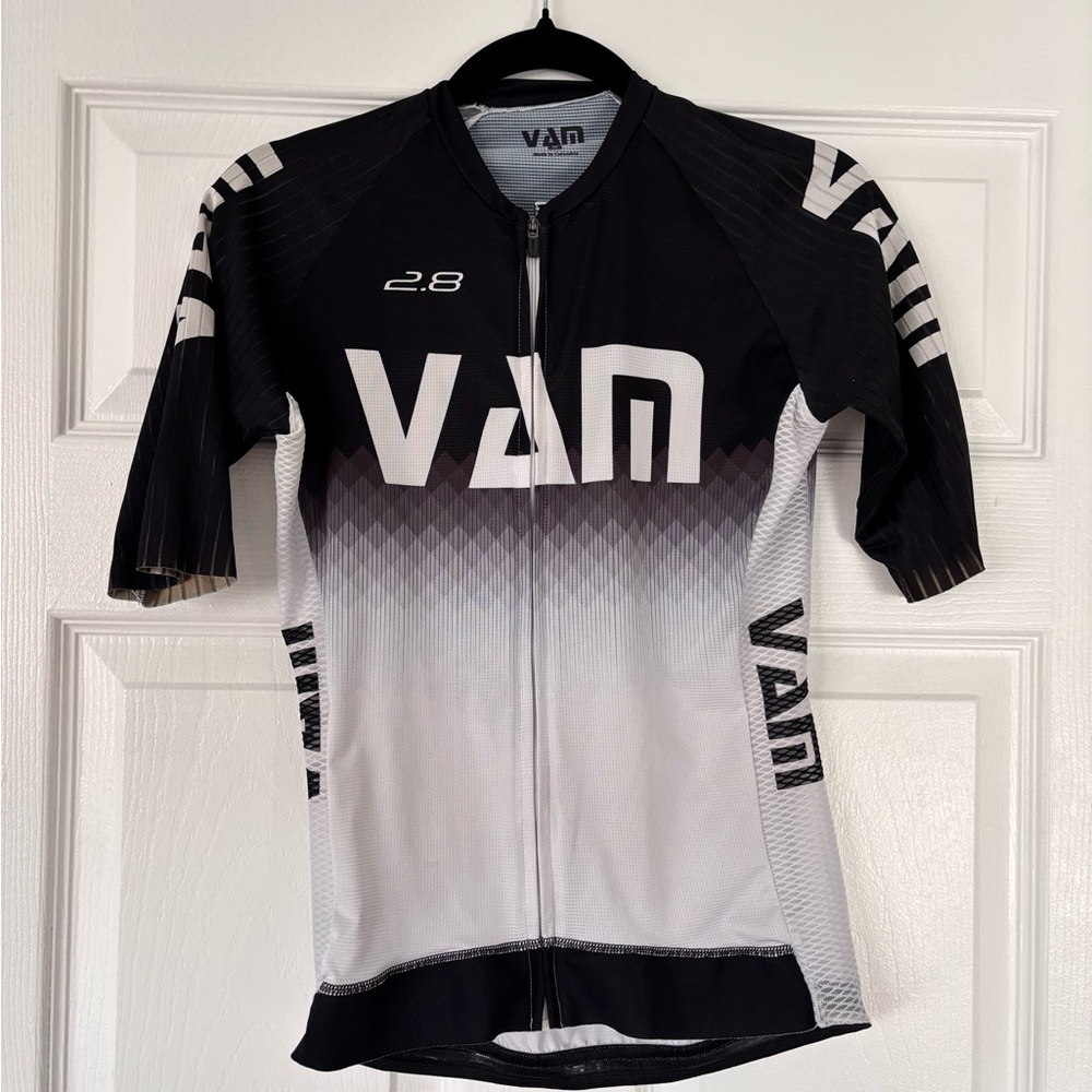 VAM Black and White Cycling Set